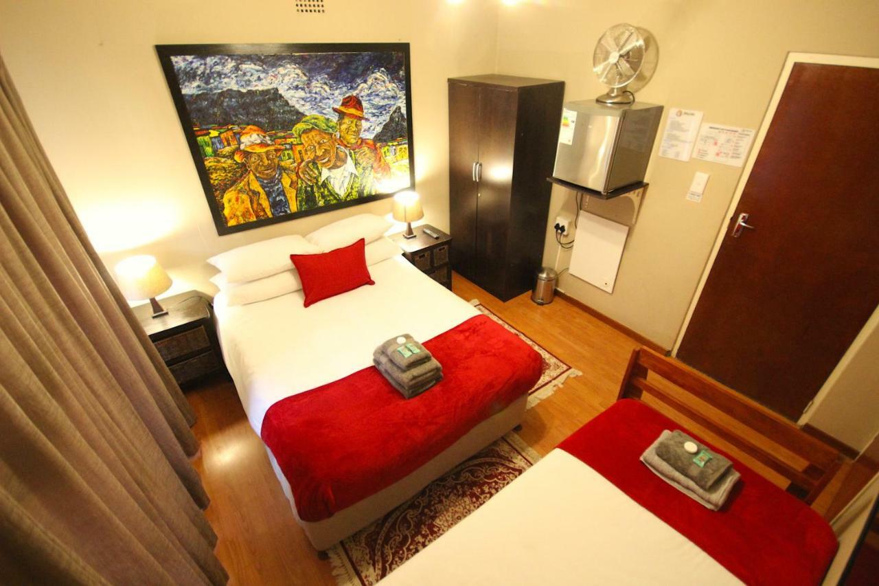 Saltycrax Backpackers And Surf Hostel By Curiocity Блуберґстранд Екстер'єр фото