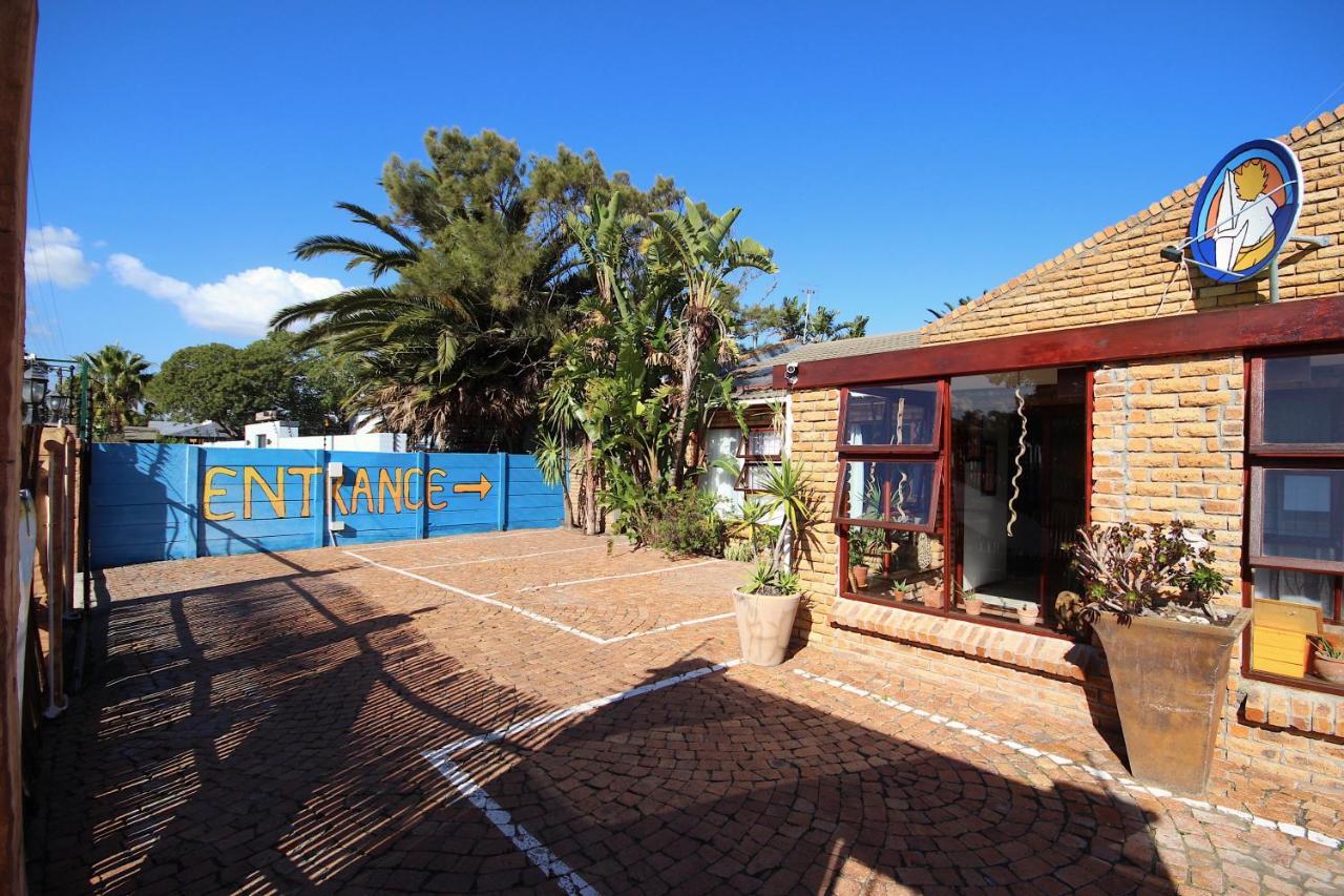 Saltycrax Backpackers And Surf Hostel By Curiocity Блуберґстранд Екстер'єр фото